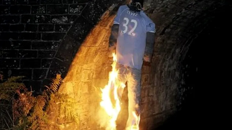 Brutalna poruka navijača za Carlosa Teveza