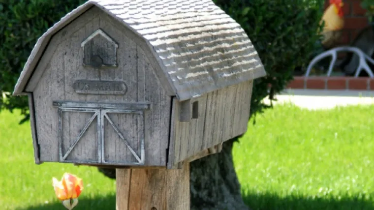 Krao novine iz sandučića pa ih preprodavao