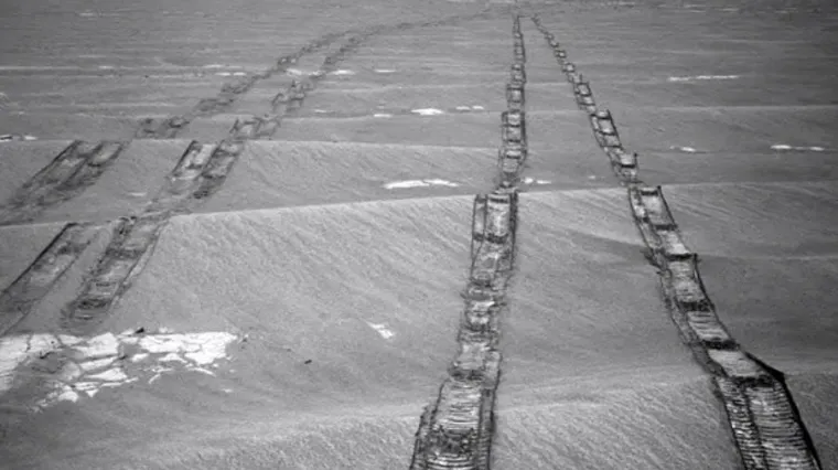 Provozajte se brdovitom povr&scaron;inom Marsa!