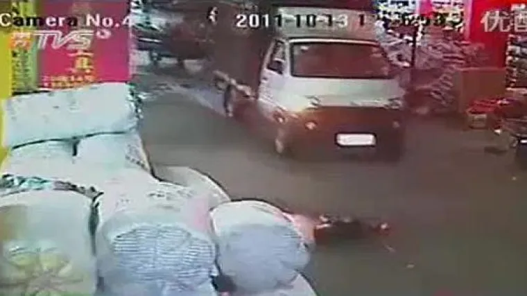 &Scaron;okantna snimka: Pustili curicu da umire u agoniji!