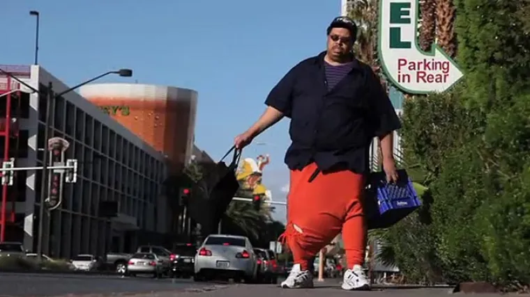 Čovjek s najvećim testisima moli za pomoć