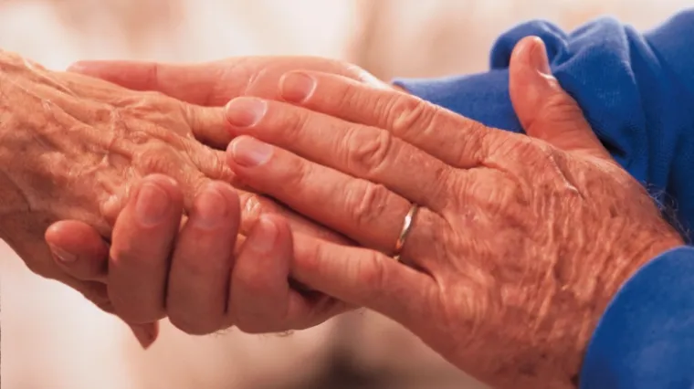 Umrli u sat vremena razmaka držeći se za ruke