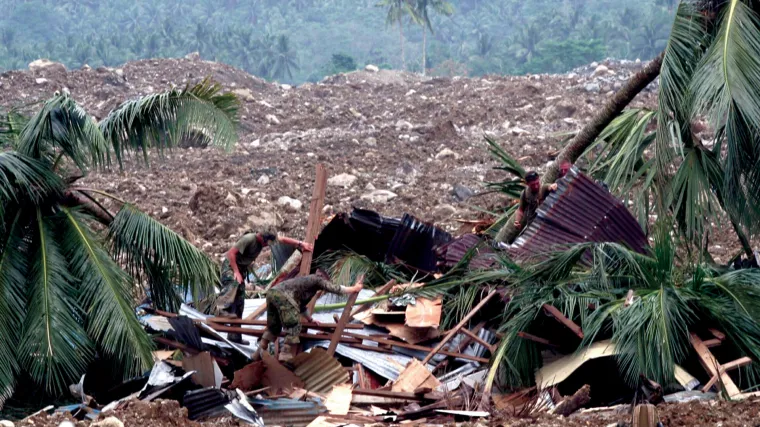 Zemlja 'progutala' grad, deseci mrtvih