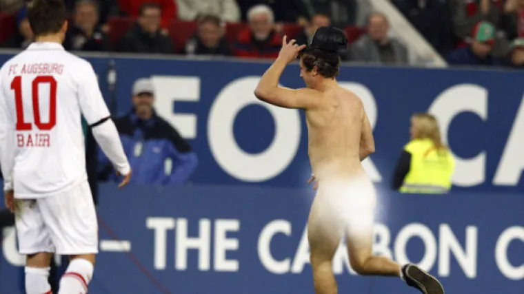 Goli navijač šokirao igrače Bayerna