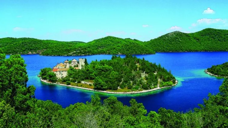 Crkva želi NP Mljet, vrtiće i &scaron;kole te 1000 stanova