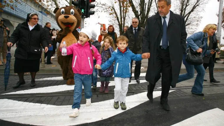 Bandić obradovao djecu posebnom 'zebrom'
