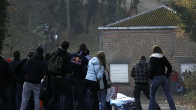 Tragedija na reliju: Vozač usmrtio dvoje gledatelja