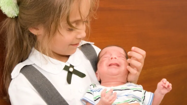 Desetogodi&scaron;nja curica rodila sina carskim rezom