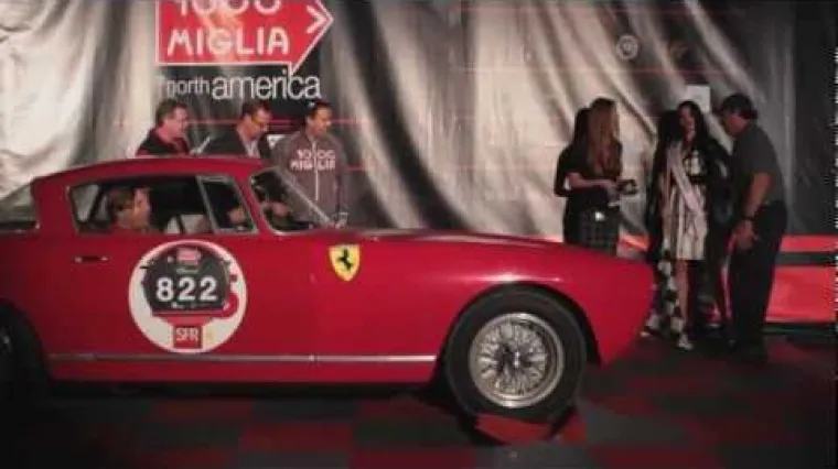 Kultnim Ferrarijem pokosio voditelje utrke