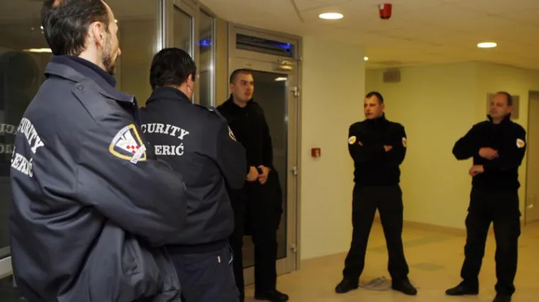 Žestoki sukob zaštitara Ministarstva i Ingre