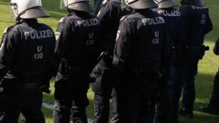 Bijesni navijači ozlijedili osmero policajaca