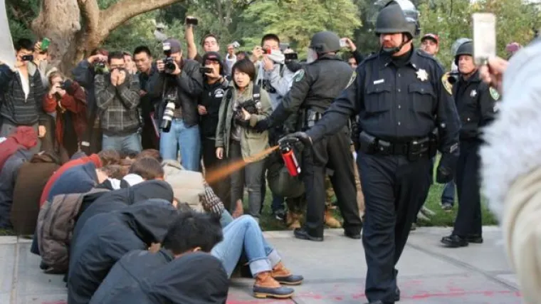 Policajci suspendirani zbog brutalnog napada na studente