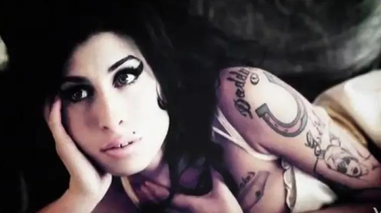 Pogledajte novi spot neprežaljene Amy!