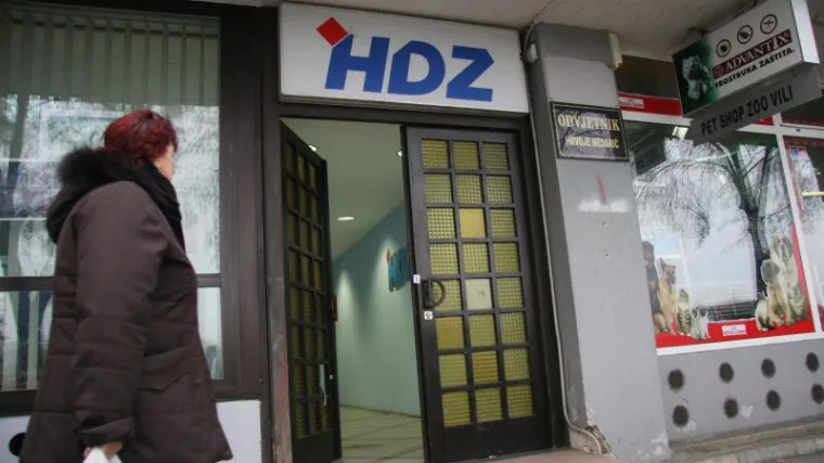 Vandali demolirali prostorije HDZ-a u Karlovcu