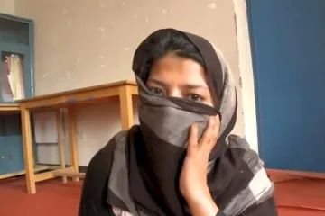 Kako bi izašla iz zatvora, mora se udati za svog silovatelja