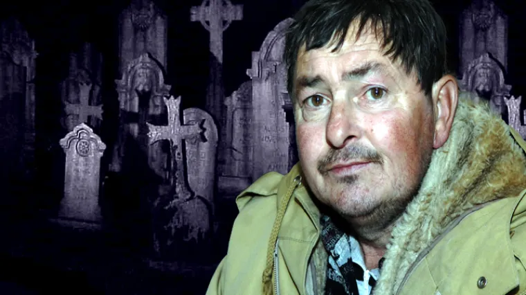 Čovjek koji spava s mrtvacima