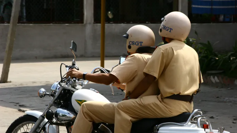 Policija hvata motocikliste ribarskom mrežom