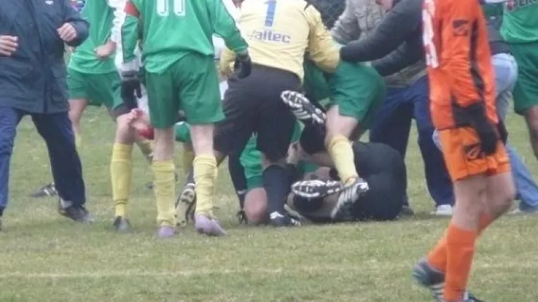 Pretukao suca zbog crvenog kartona