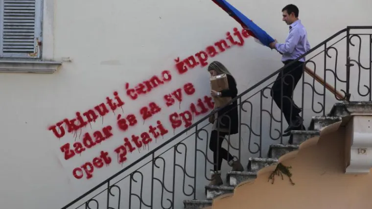 Rat grafitima: Vandalizirana zgrada SDP-a