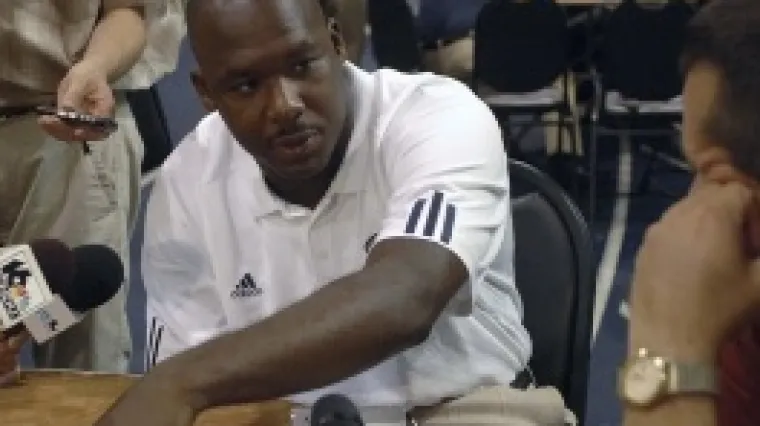 Trener brutalno pretukao i zatočio suprugu