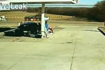 Muškarac progonio djevojku i raznio sve pred sobom