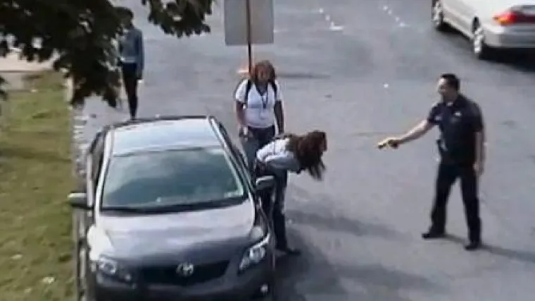 Bezobzirni napad policije na nedužnu djevojku