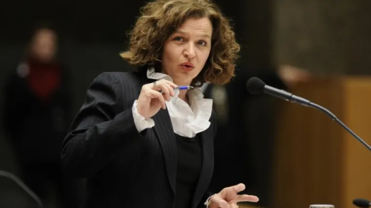 Ministrica u parlamentu umalo 'ostala bez glave'