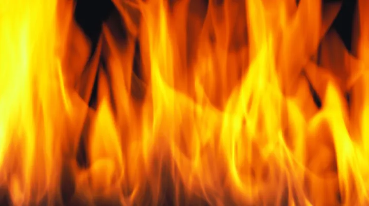 Ženu polio benzinom i živu zapalio u liftu!