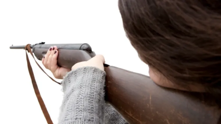 Muža izbacila iz kuće, pa ubila djeda, kći i sebe