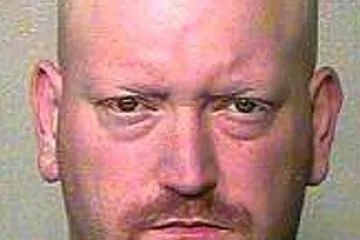 Natjerao djevojku da gleda brutalno ubojstvo!