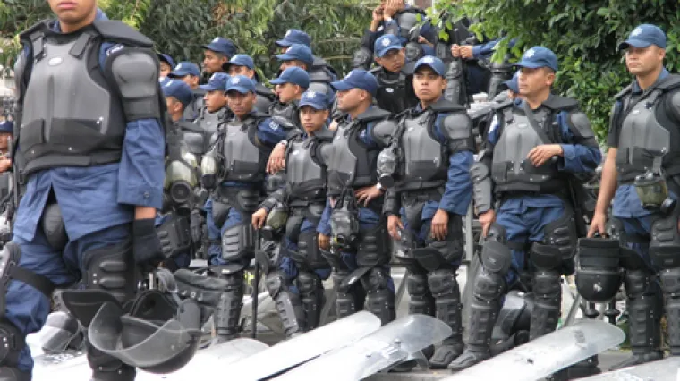 Otpustili sve policajce kako bi iskorijenili korupciju