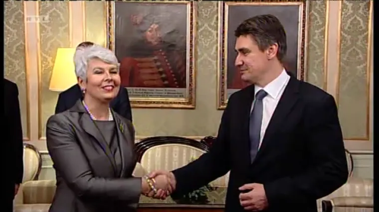 Kosor i službeno predala vlast Milanoviću