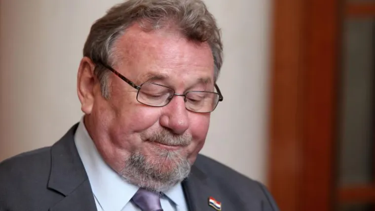 'Pod hitno istražite &Scaron;eksa i Domazeta zbog ratnih zločina!'