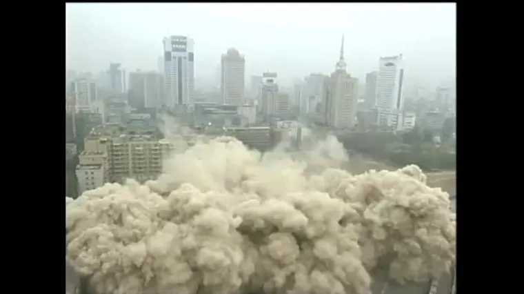 Spektakularno ru&scaron;enje zgrade od 22 kata