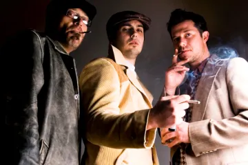 Svinjskim izmetom protiv huligana