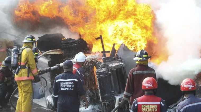 Deseci mrtvih u eksploziji cisterne na autocesti