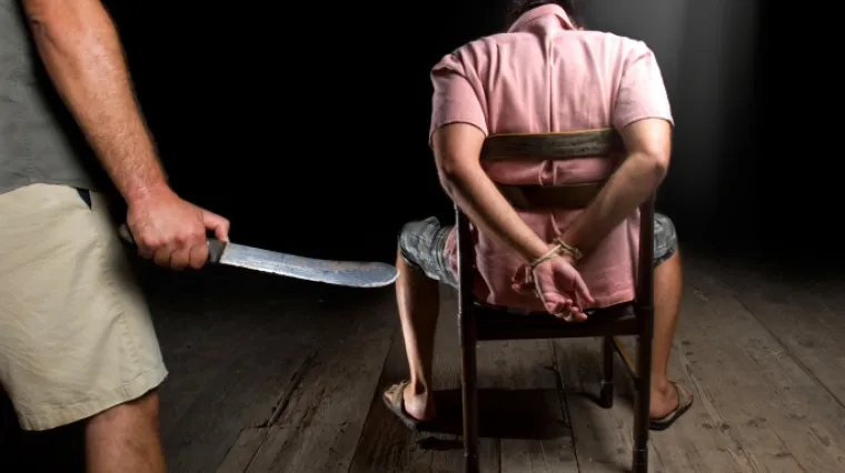 Mačetom nasrnuo na susjedu i njenog sina