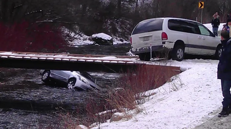 Slučajni prolaznici spasili djecu iz ledene rijeke