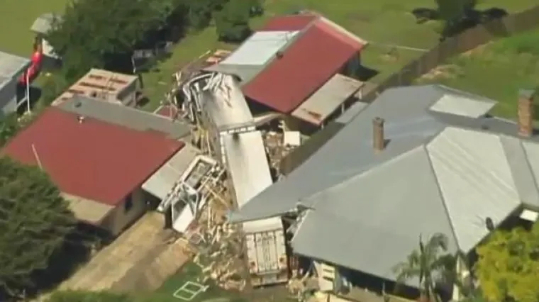 Kamion udario u kuću i usmrtio usnulog dječaka