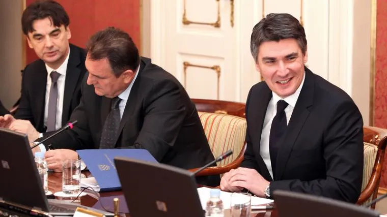 Vlada nije imala milosti za mobilne operatere!