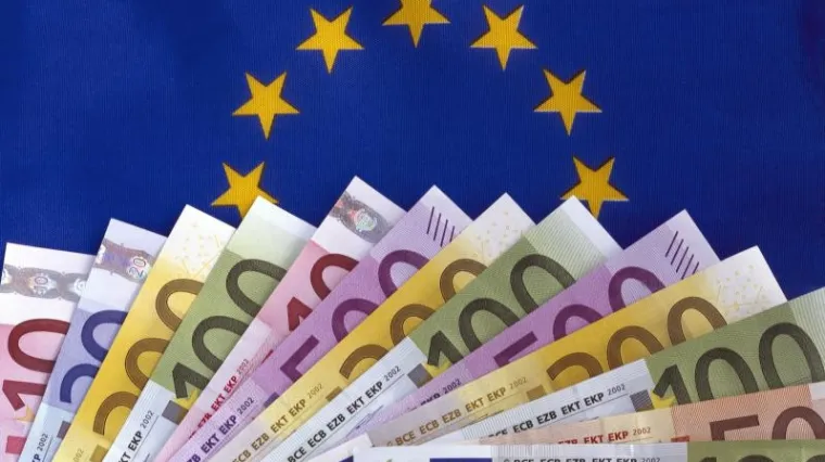 Snižen kreditni rejting pola Europe