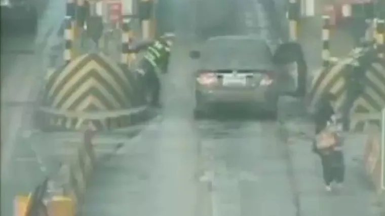 Dramatična krađa automobila na naplatnim kućicama