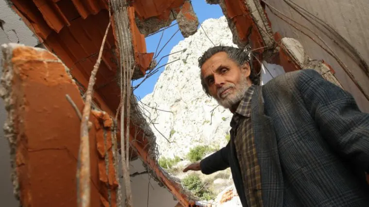 Stijena od tonu i pol pala u dnevni boravak Omišanina