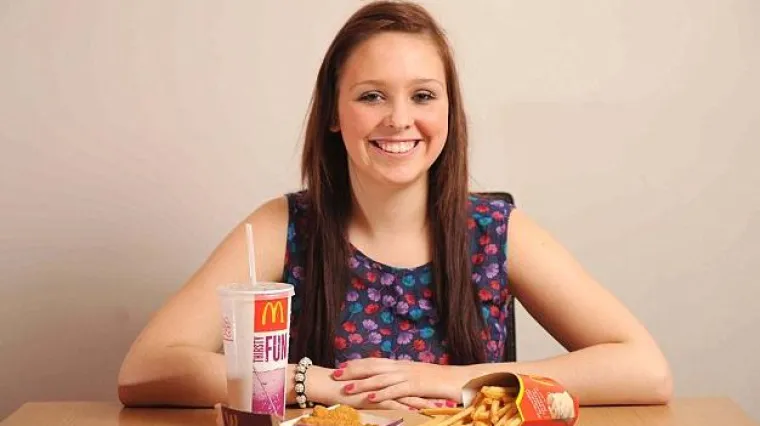 Ova djevojka cijeli život jede samo pileće medaljone!