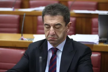 'Požrtvovni' zastupnici si ukinuli povlaštene mirovine