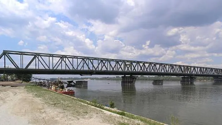 Iza&scaron;la iz taksija i skočila u smrt!