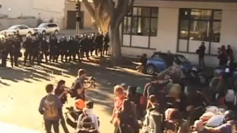 Kako izgleda brutalan sukob američke policije i prosvjednika