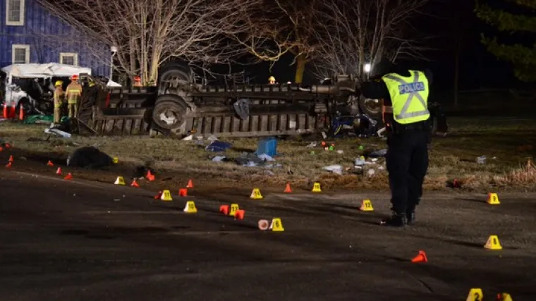 Poginuli u stravičnom sudaru kamiona i kombija