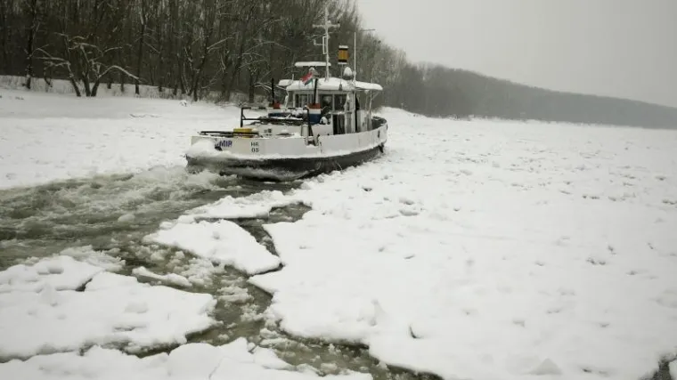 Brodovi zapeli na Dunavu, posada bez hrane i goriva