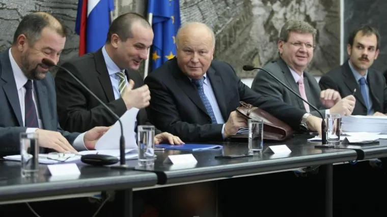 Vlada otpu&scaron;ta 5000 ljudi iz javnog sektora!